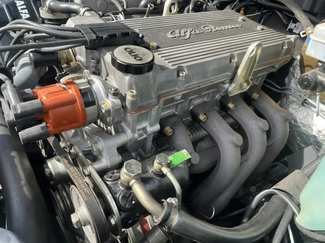 Alfa Romeo 75 2.0 TS 1990 foto 12