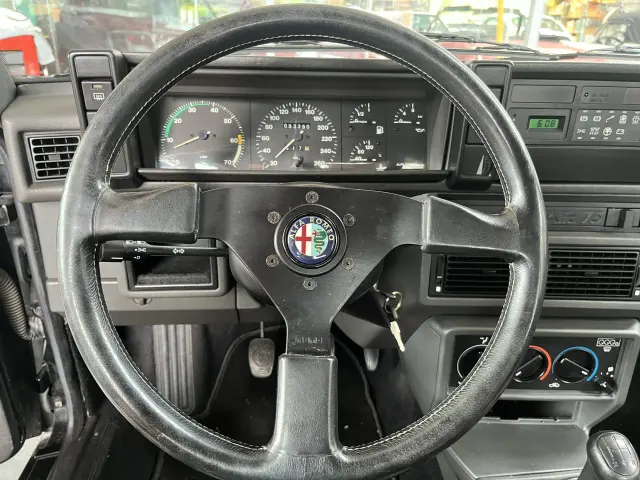 Alfa Romeo 75 2.0 TS 1990 foto 4