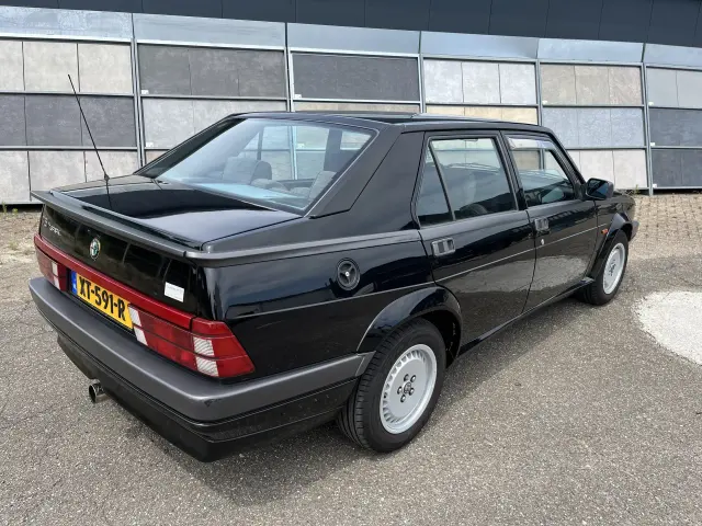 Alfa Romeo 75 2.0 TS 1990 foto 8